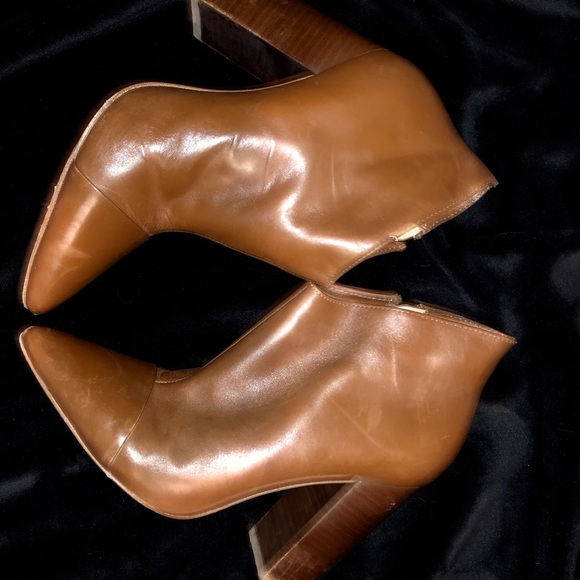 Camel/tan/brown pointed toe leather ankle booties - Picture 2 of 4
